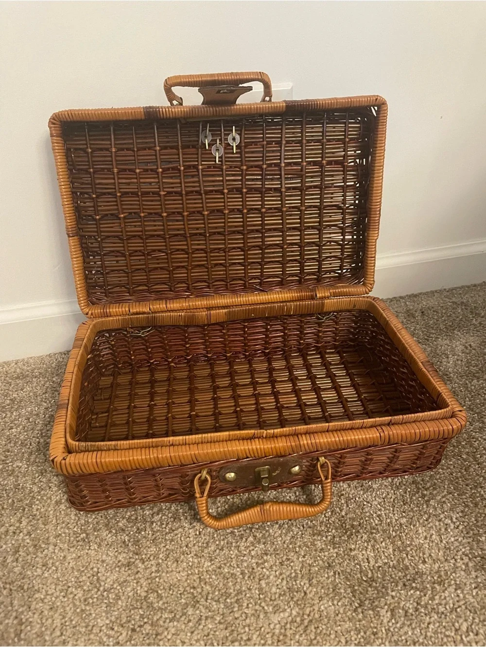 Woven Rattan Storage Basket with Handle - Brown picnic basket 13.5 L X 8 W X 5 H